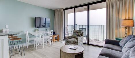 Condo, 1 Bedroom | Living area