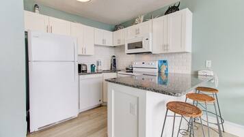 Apartamento, 1 habitación | Cocina privada | Frigorífico, horno, cafetera o tetera y tostadora