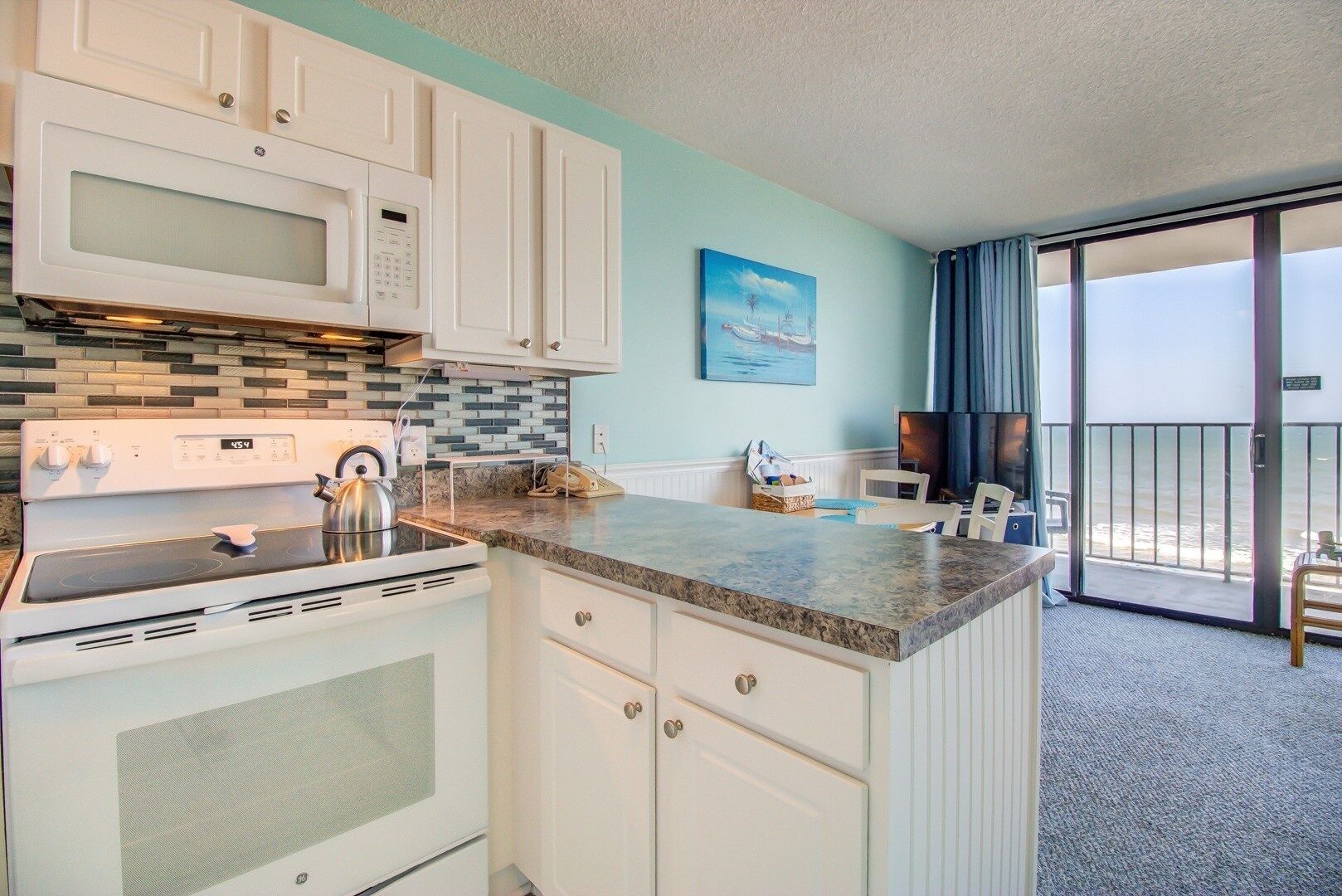 Condo, 1 Bedroom | Private kitchen | Fridge, oven, coffee/tea maker, toaster