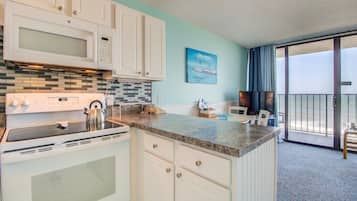 Condo, 1 Bedroom | Private kitchen | Fridge, oven, coffee/tea maker, toaster