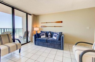 Condo, 1 Bedroom | Living area