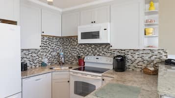 Apartment, 1 Schlafzimmer | Eigene Küche | Kühlschrank, Ofen, Wasserkocher mit Kaffee-/Teezubehör, Toaster