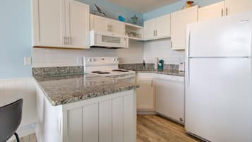 Condo, 1 Bedroom | Private kitchen | Fridge, oven, coffee/tea maker, toaster