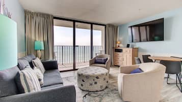 Condo, 1 Bedroom | Living area