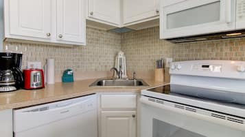 Apartamento, 1 habitación | Cocina privada | Frigorífico, horno, cafetera o tetera y tostadora