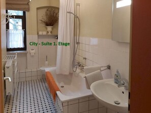 Bathroom - Apartment "City - Domicile" - City-Ferienwohnungen-Dresden (Dresden)