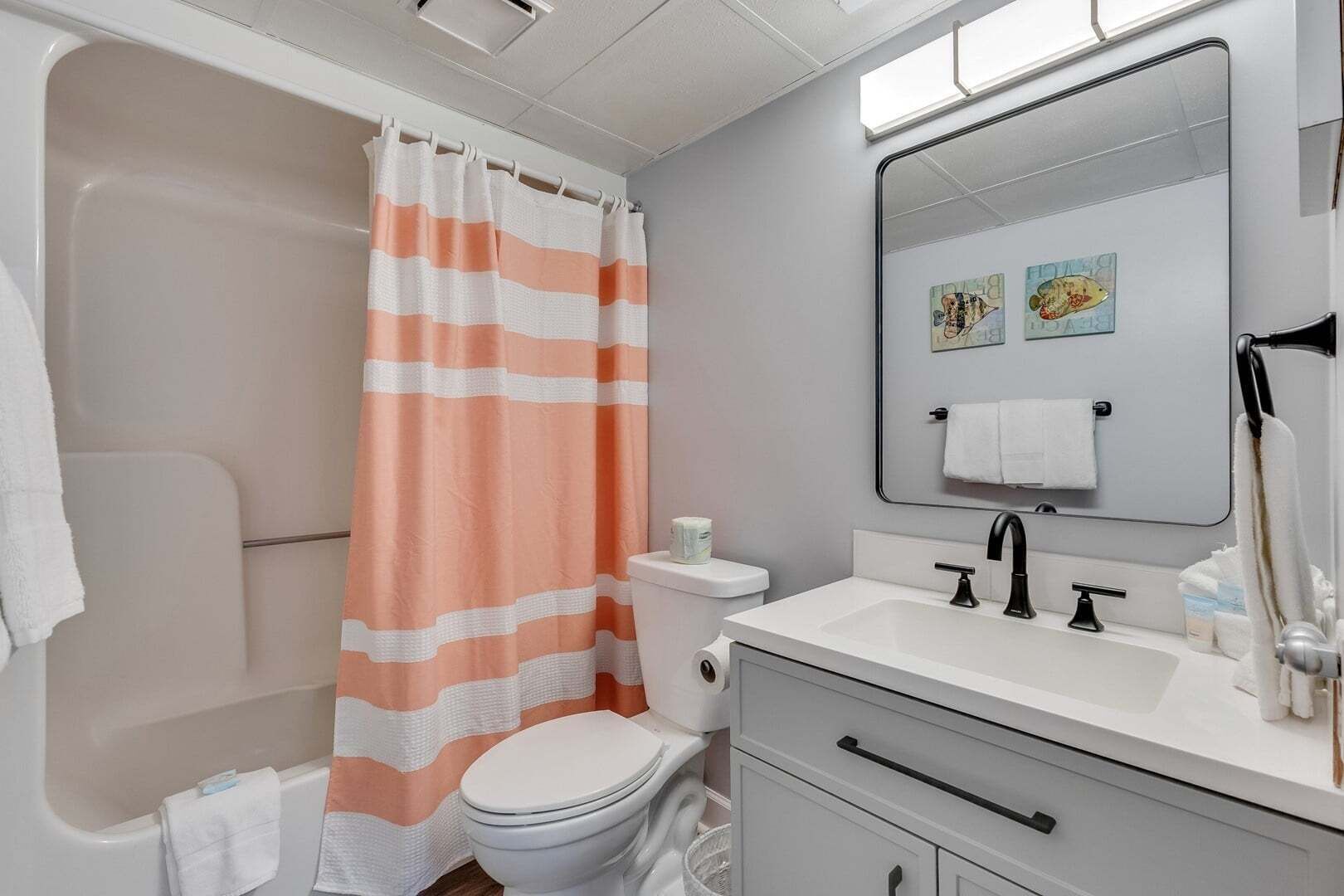 Condo, 1 Bedroom | Bathroom | Towels, shampoo