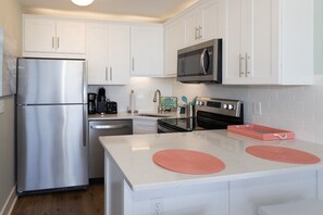 Condo, 1 Bedroom | Private kitchen