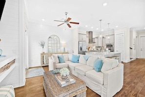 Smart TV - Bikes + Golf cart ~ 2 Pools! (Inlet Beach)