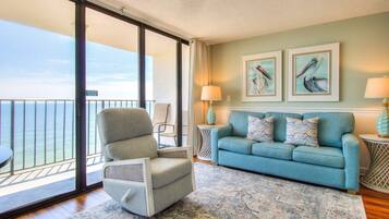 Condo, 2 Bedrooms | Living area