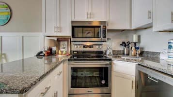 Bloc d'apartaments, 1 dormitori | Cuina privada | Frigorífic, forn, cafetera i tetera i torradora