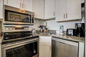 Condo, 1 Bedroom | Private kitchen