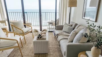 Condo, 2 Bedrooms | Living area