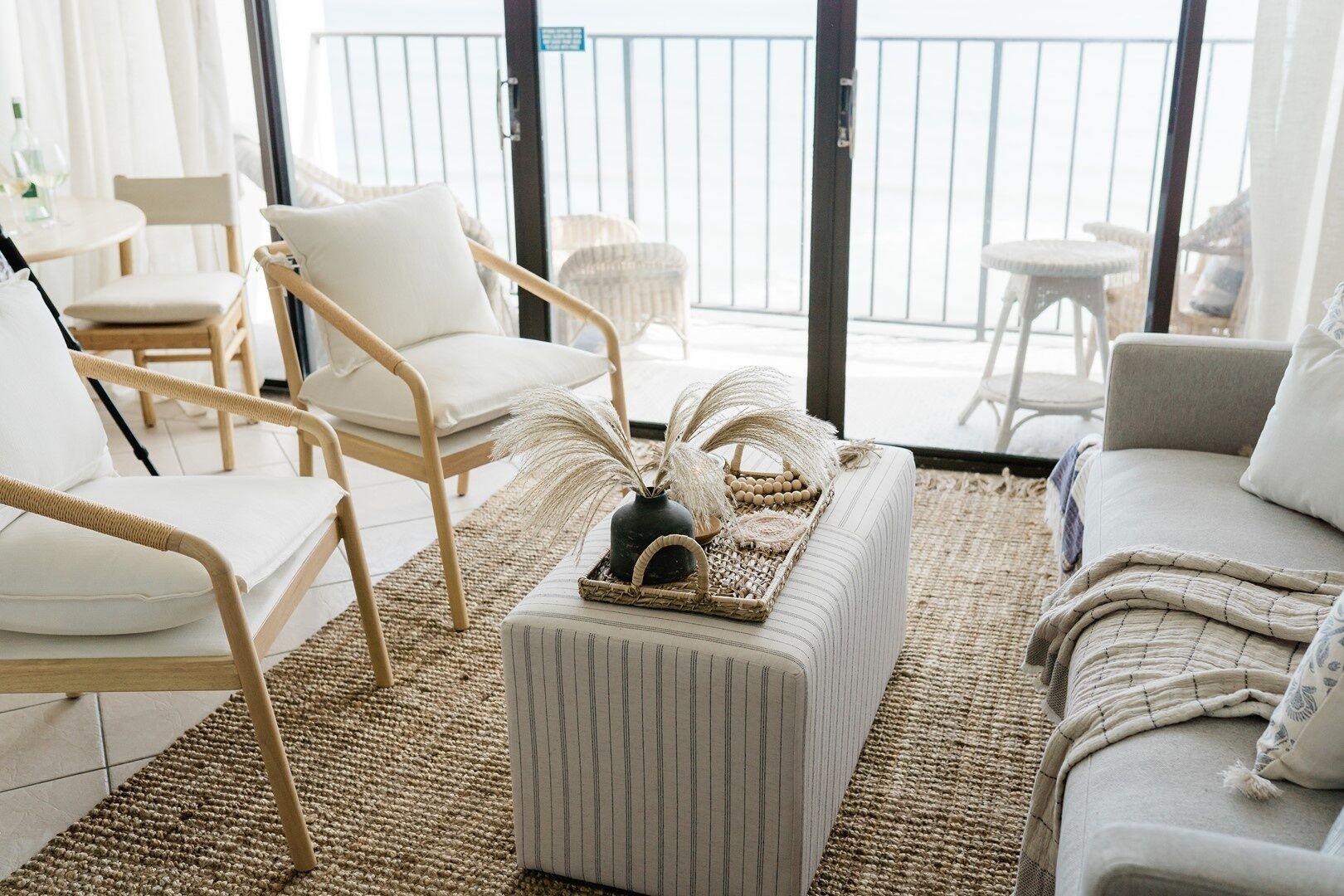 0912 White Linen Room 2 Bedroom Condo by Redawning