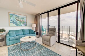 Condo, 2 habitaciones | Área de sala de estar