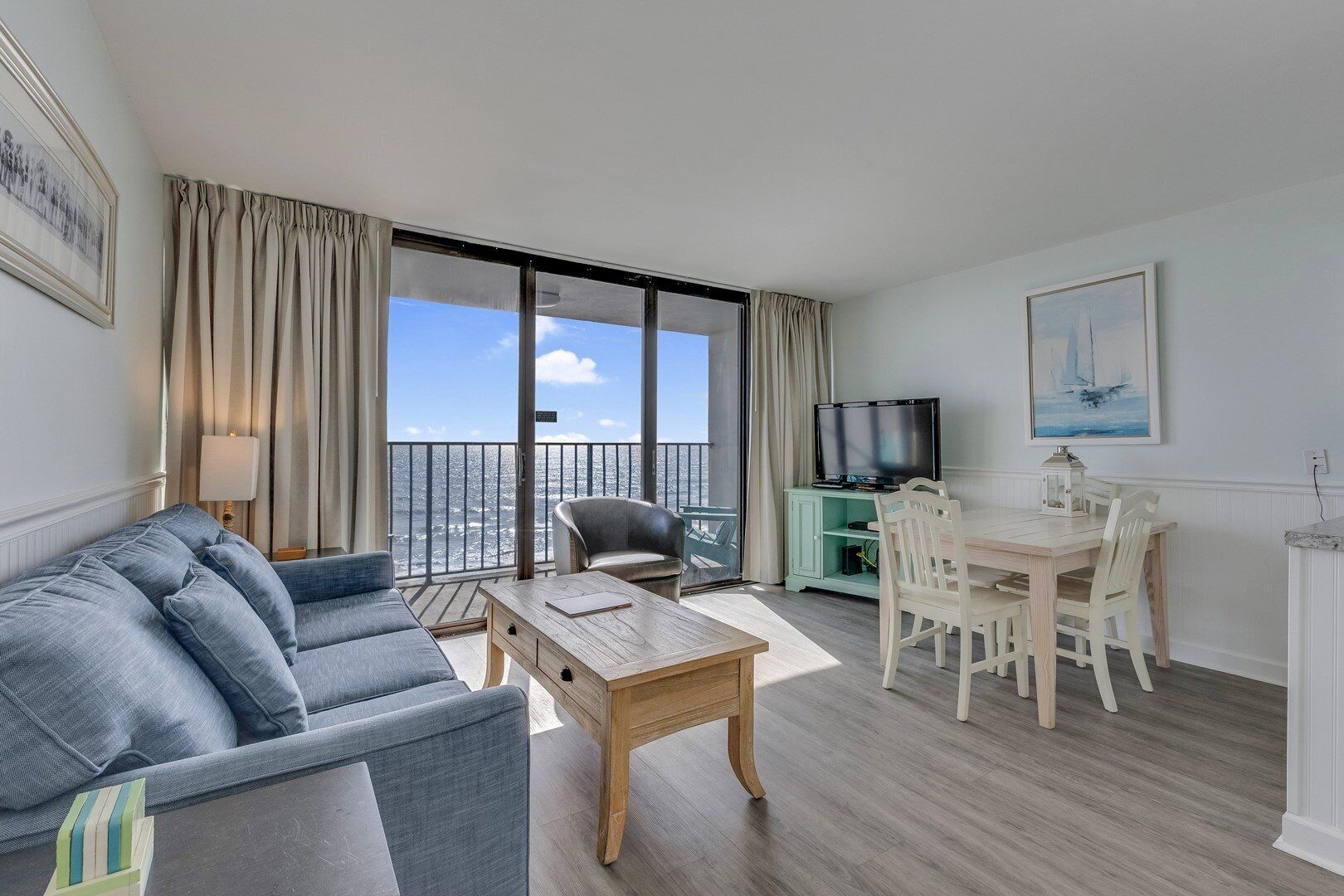 Condo, 1 Bedroom | Living area
