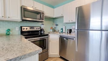Condo, 1 Bedroom | Private kitchen | Fridge, oven, coffee/tea maker, toaster