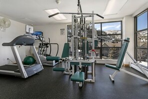 Condo, 2 habitaciones | Sala de fitness