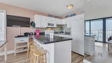 Casa, 2 habitaciones | Cocina privada | Refrigerador, horno, cafetera y tetera y tostadora