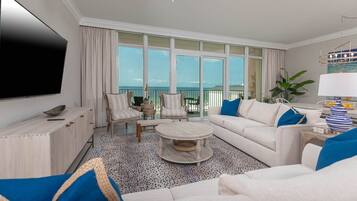 Condo, 2 Bedrooms | Living area