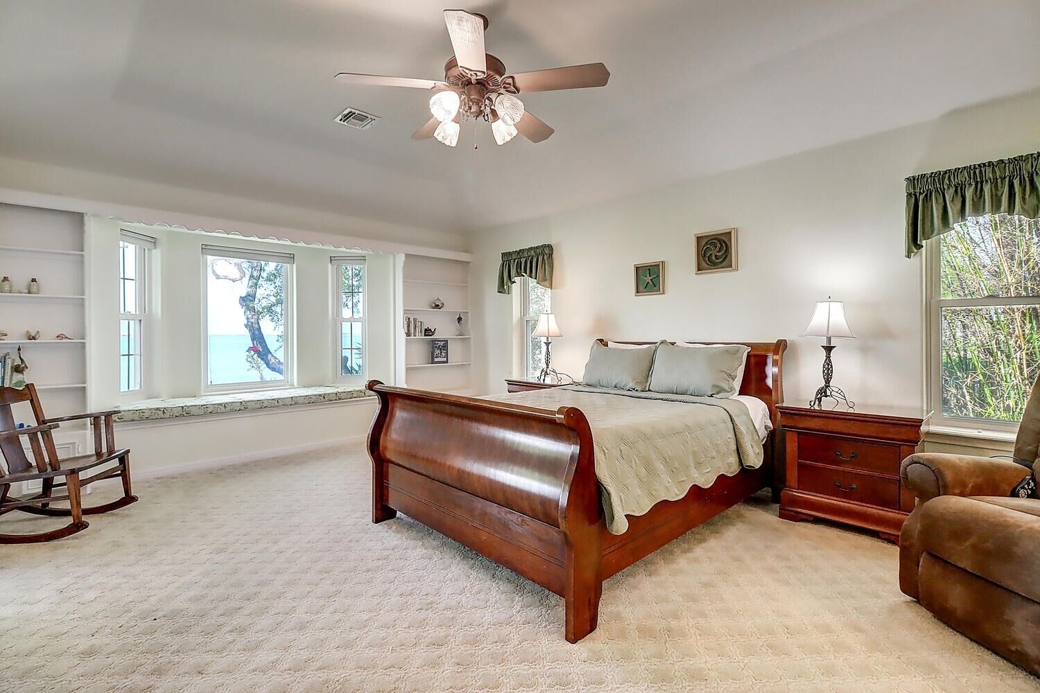 Fishermans Hideout 4 Bedroom Home by Redawning