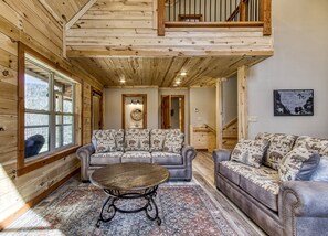 Living area - Eagle's Flight - New Construction - 4 Bedroom 3.5 Bath 4 Cabin by Redawning (Sevierville)