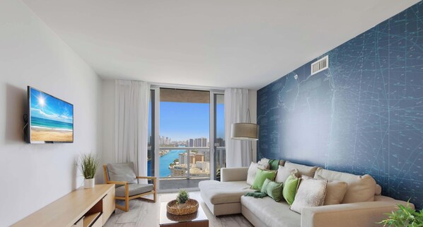 TV, offices - Panoramic Views | Balcony | Resort Pool & Gym (Hallandale Beach)