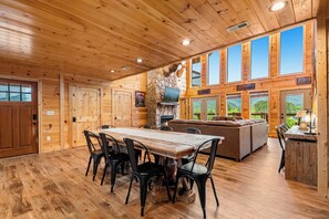 Dining - View of Mt Guyot 2nd Highest Peak in The Smoky Mountains! (Cosby)