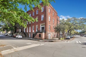Exterior - Renovated Apartment w/ King Bed on Oglethorpe Square by Lucky Savannah (Savannah)