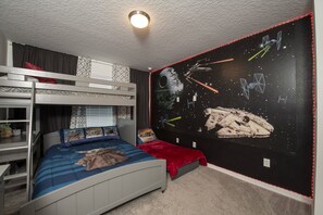 3 bedrooms, iron/ironing board, WiFi, bed sheets