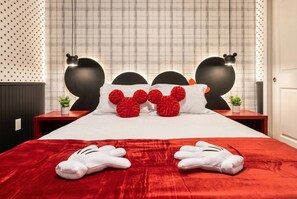 5 bedrooms, iron/ironing board, WiFi, bed sheets - Last Minute Disney Getaway! Townhouse with Private Pool. Book Now! #66503 (Orlando)