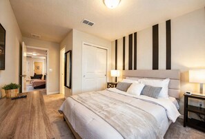 5 habitaciones, tabla de planchar con plancha, wifi y ropa de cama 
