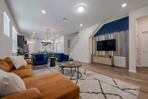 Smart TV - Last Minute Disney Getaway! Luxury Villa with Private Pool. Book Now! #78241 (Orlando)