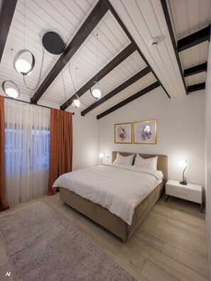 ملاءات من القطن المصري وأغطية فراش متميزة وألحفة محشوة بالريش