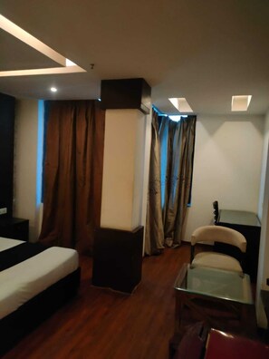 2 عدّة غرف نوم وملاءات أسرّة