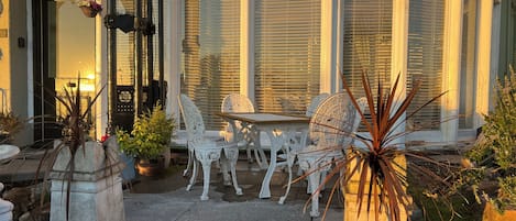 Cottage | Outdoor dining