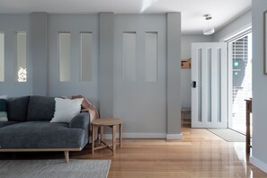 TV - Breathtaking Views with Parking in Trevallyn (Trevallyn)