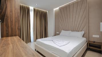 Double Room, Sea View | Free WiFi, bed sheets