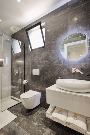 Suite, Sea View | Free WiFi, bed sheets