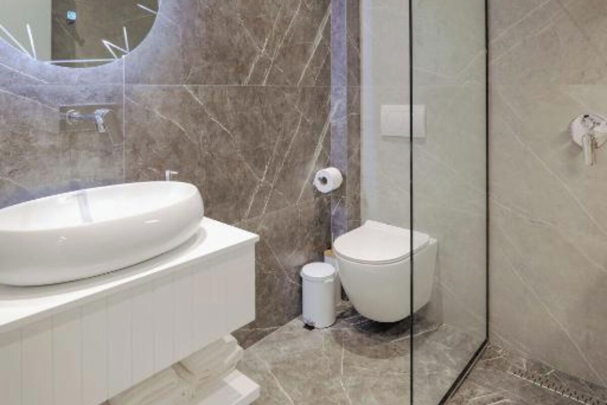 Baño | Ducha, artículos de higiene personal gratuitos, bidé y toallas