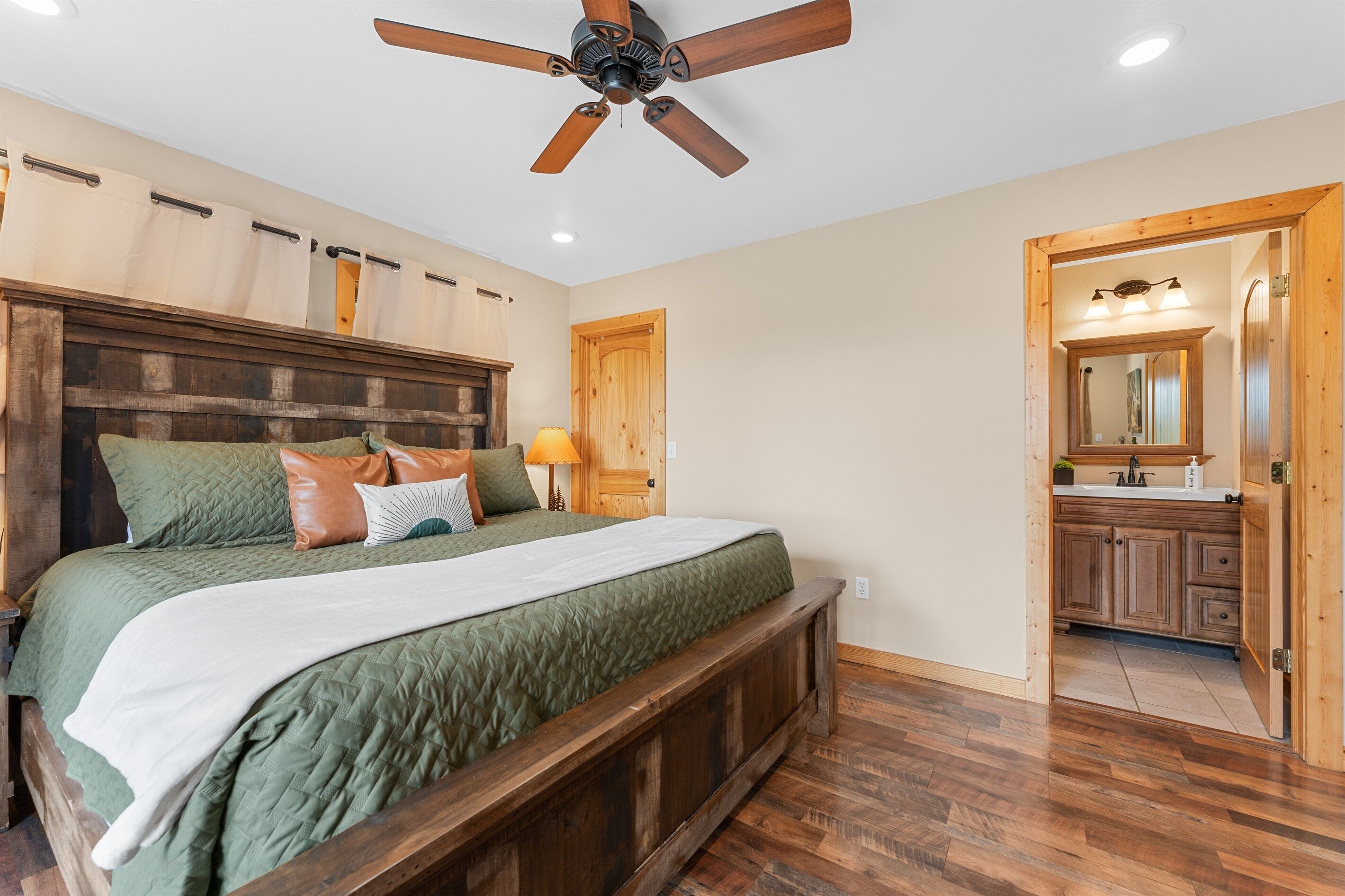 3 bedrooms, travel crib, free WiFi, bed sheets