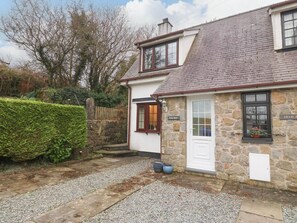 Exterior - Craig Mawr (Tyn-y-Gongl)