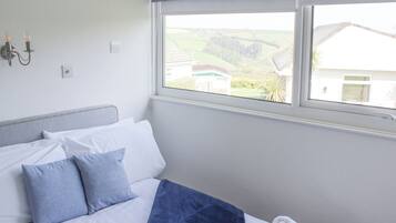 Cottage | 2 bedrooms, individually decorated, individually furnished, free WiFi