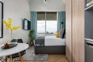1 habitación, tabla de planchar con plancha, wifi gratis y ropa de cama 