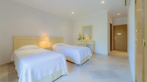 3 dormitorios, tabla de planchar con plancha, wifi y ropa de cama
