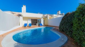 Una piscina cubierta