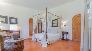 3 bedrooms, iron/ironing board, travel crib, WiFi - Villa Prado - Beautiful spacious beachfront villa (Albufeira)