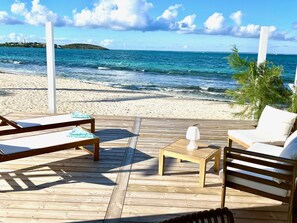 Plage, chaises longues, serviettes de plage