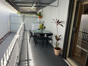 บ้านพักสำหรับครอบครัว, 3 ห้องนอน, ชั้นล่าง | 3 ห้องนอน, เครื่องนอนระดับพรีเมียม, เตียง Select Comfort