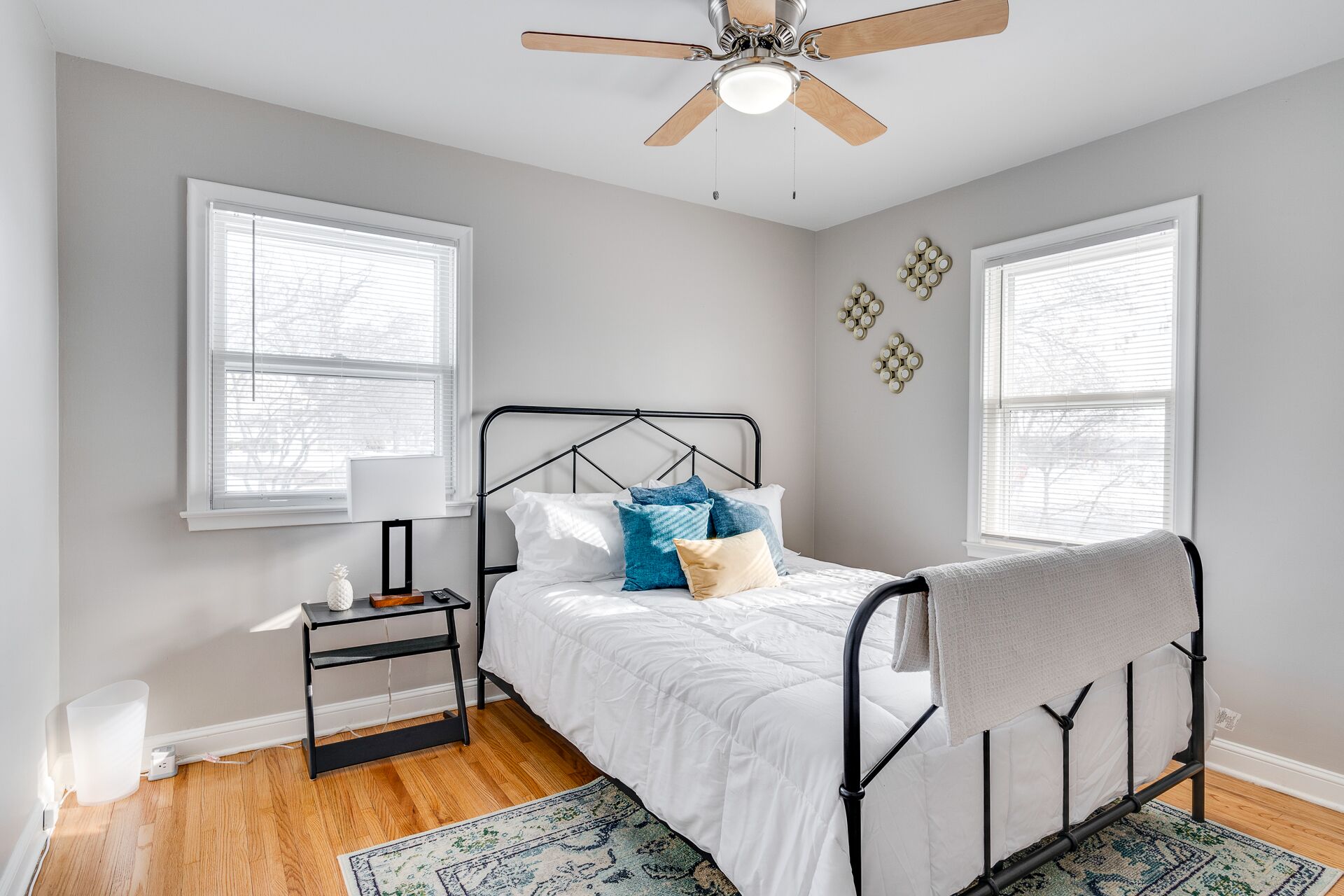 MINNeSTAY* Kaleidoscope Korner | Modern